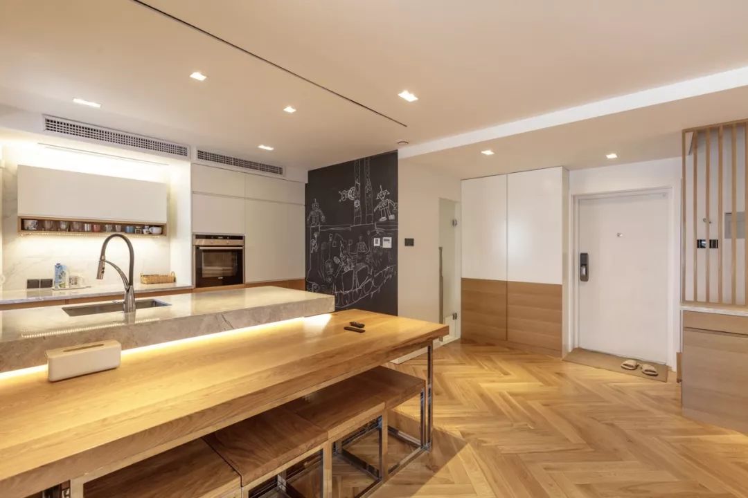 阳台很大要不要装窗帘,阳台太大能装铝合金窗吗