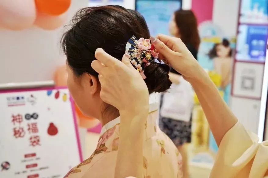 中国游客爆买日本药妆,中国游客日本药妆店