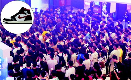 拍卖球鞋天价,1449元球鞋被炒出天价