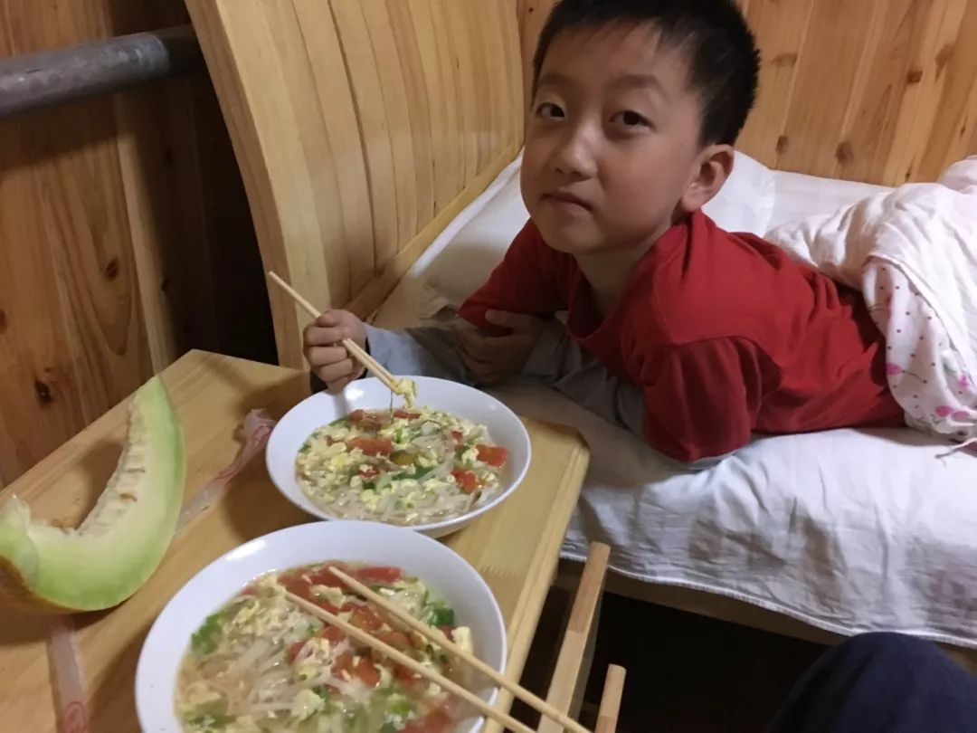 初二休学一年环游世界,夫妻休学带孩子环游世界