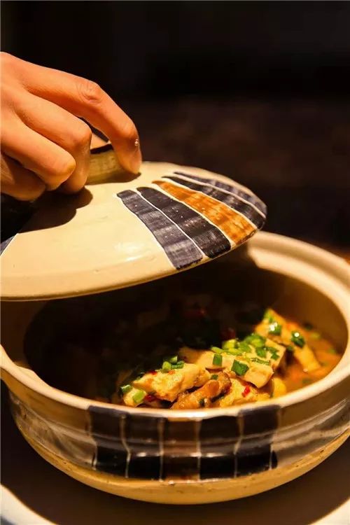 又挖到个21℃的清凉山城，还藏着人均¥300+就能入住的浙南“小星野”，仅限200套