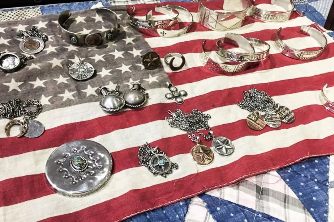 六叔的银饰没我的帅，还没我的便宜