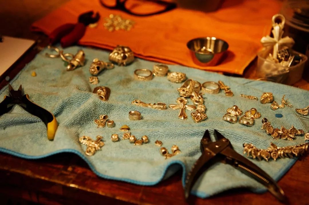 六叔的银饰没我的帅，还没我的便宜