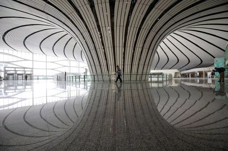 外国人震惊北京大兴机场建造速度,北京大兴国际机场报道视频