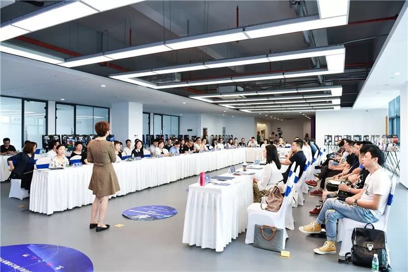 热点|斩获与未来谈时尚的底气！2020/21秋冬中国纺织面料流行趋势提案会专业来袭