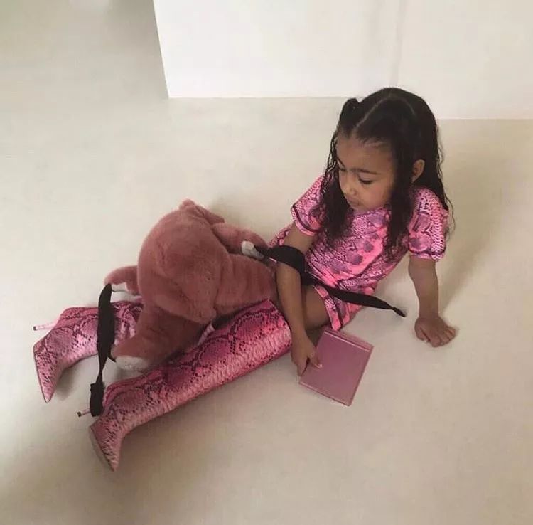 世界第一翘臀遭日本“封杀”，创立“和服内衣”：这是文化*辱侮**