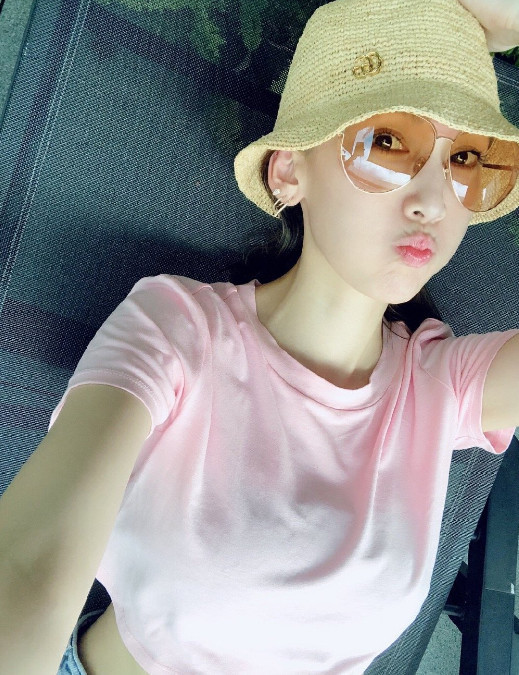 林志颖老婆发自拍,林志颖老婆露脐装照片