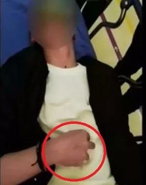 期末考试成绩出小孩崩溃瞬间,小学生期末考试崩溃瞬间