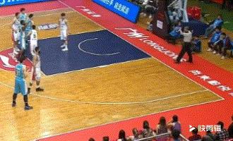 cba裁判杨茂功合法防守位置,cba杨茂功裁判眼神