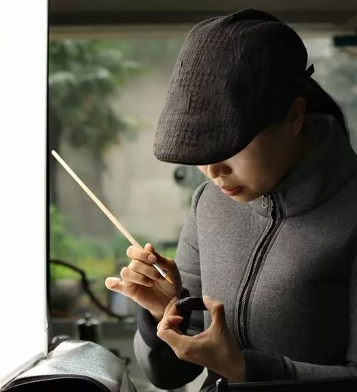 设计革命|打磨一块乌木了却一桩“心饰”