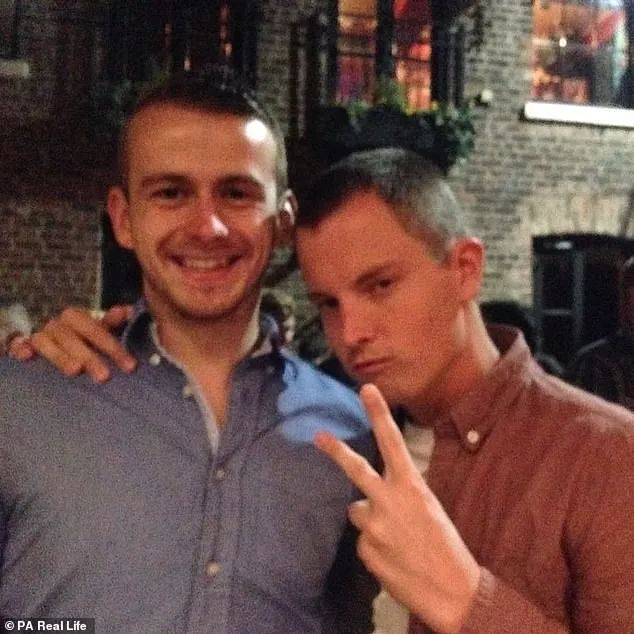 戴隐形眼镜眼睛进虫子怎么办,戴隐形眼镜长寄生虫前有哪些症状