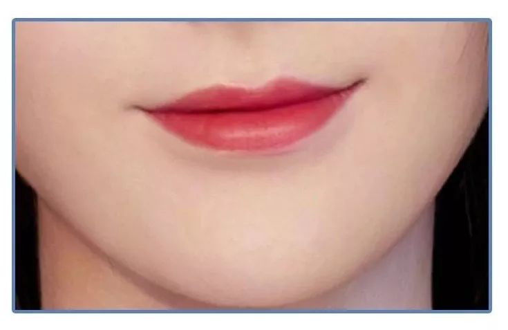 泫雅丰唇后颜值下跌?!但大家都爱这样的“香肠嘴”啊