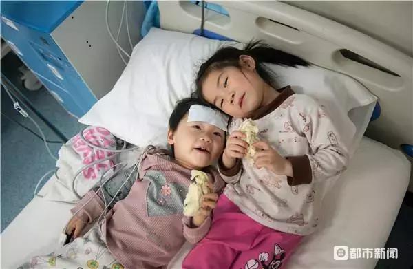 “宝贝，乖，”病房里的这一幕，让人温暖又心酸