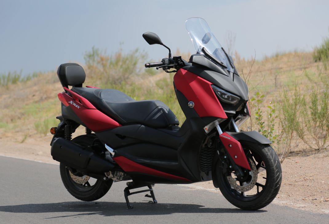 车评测视频对比,雅马哈xmax300摩旅进藏