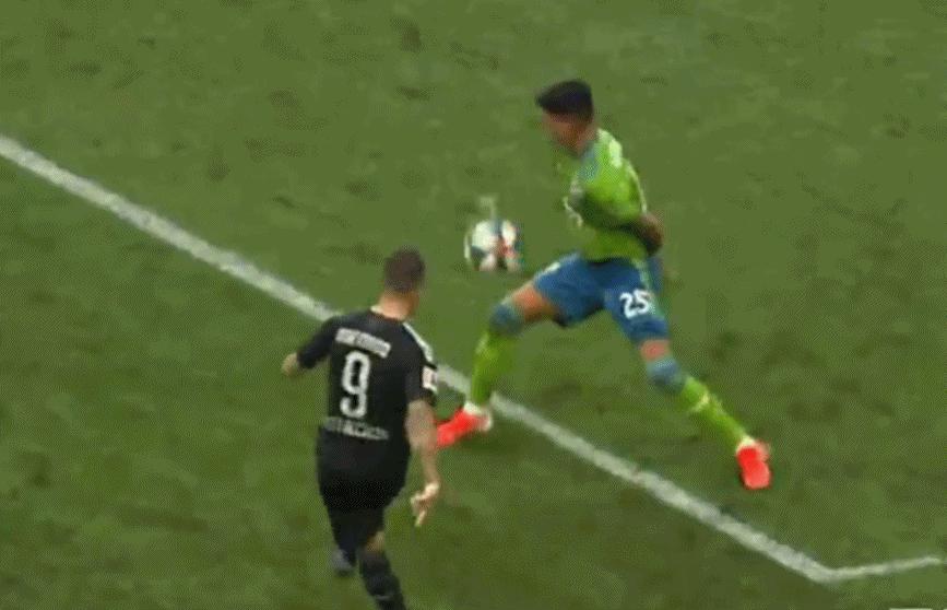 桑乔传射建功多特,桑乔比赛过人