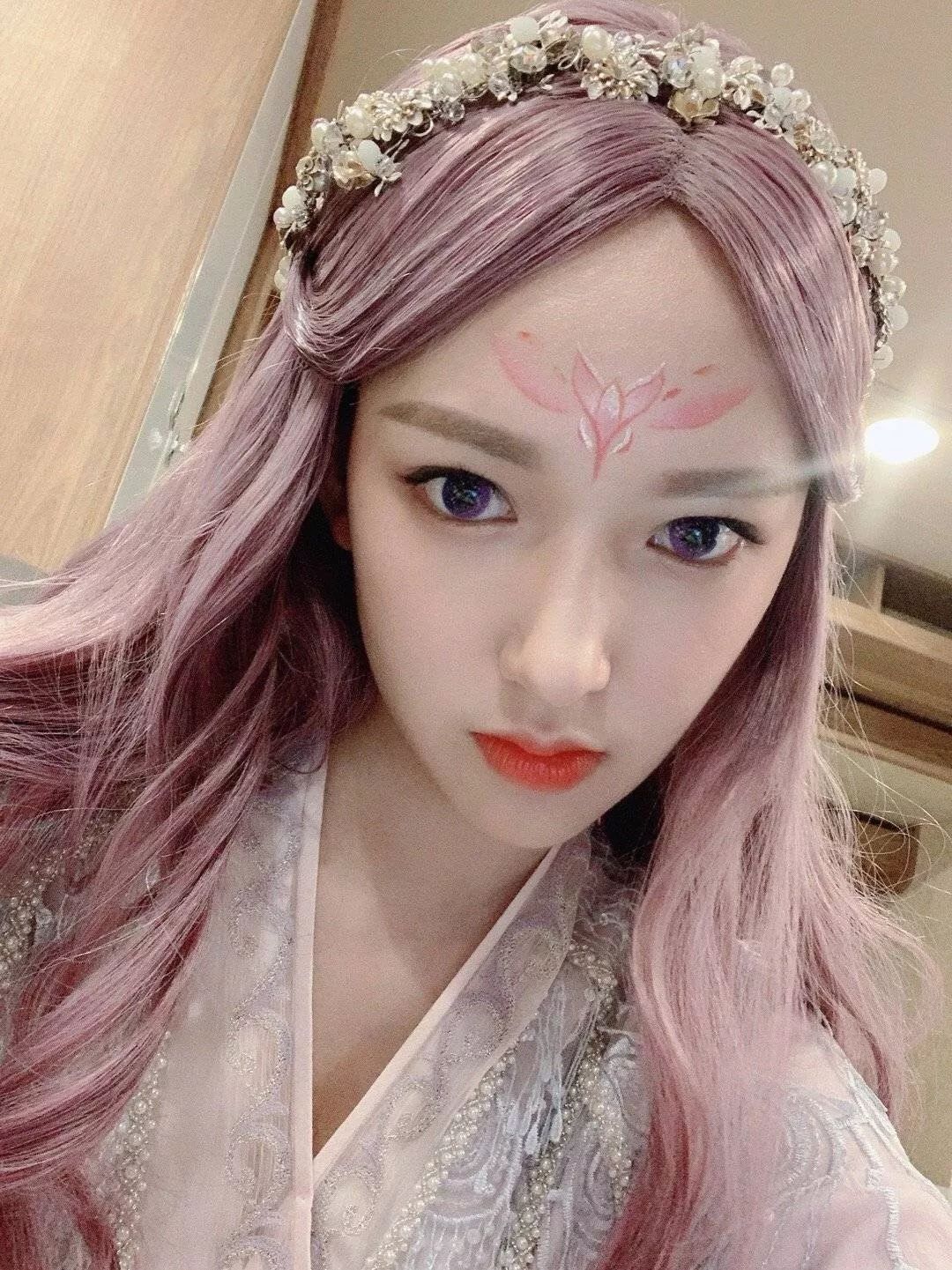 程潇头发颜色好看,程潇头发颜色粉