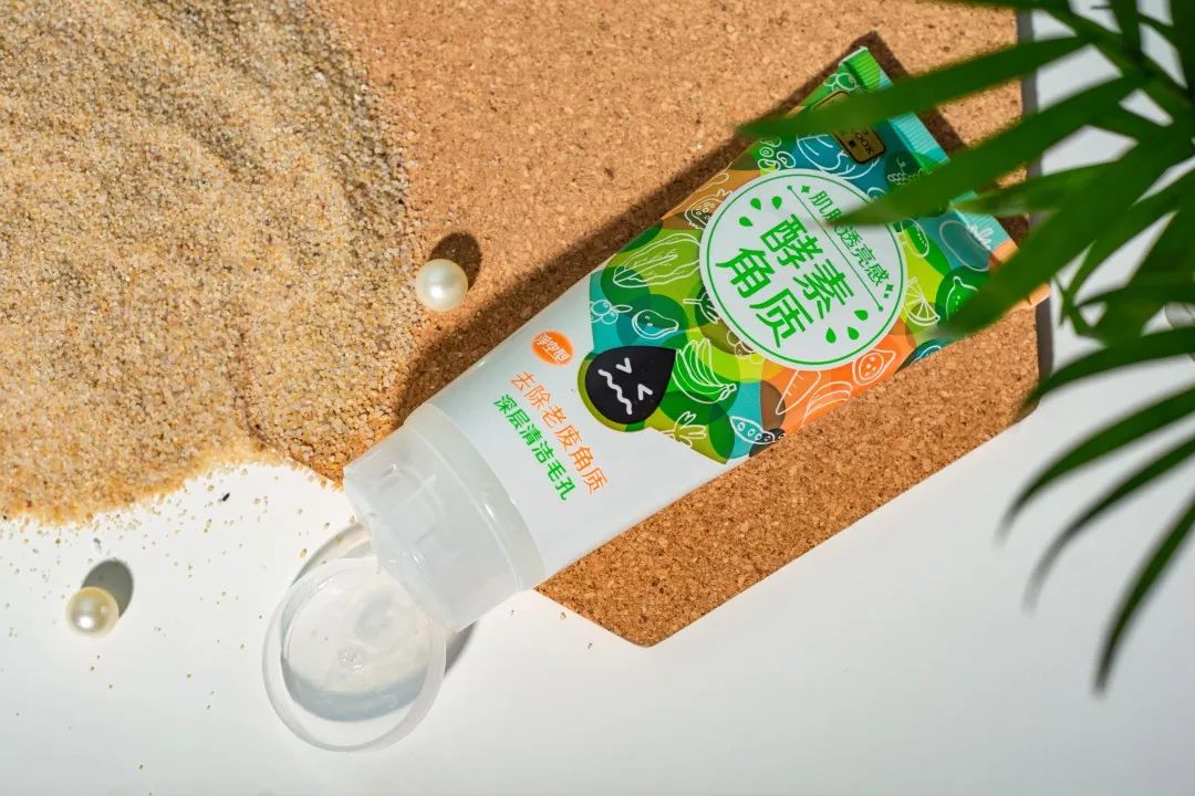 脸上搓出3斤泥！难怪又黄又暗又黑头！10秒给脸蛋“剥壳”，厉害