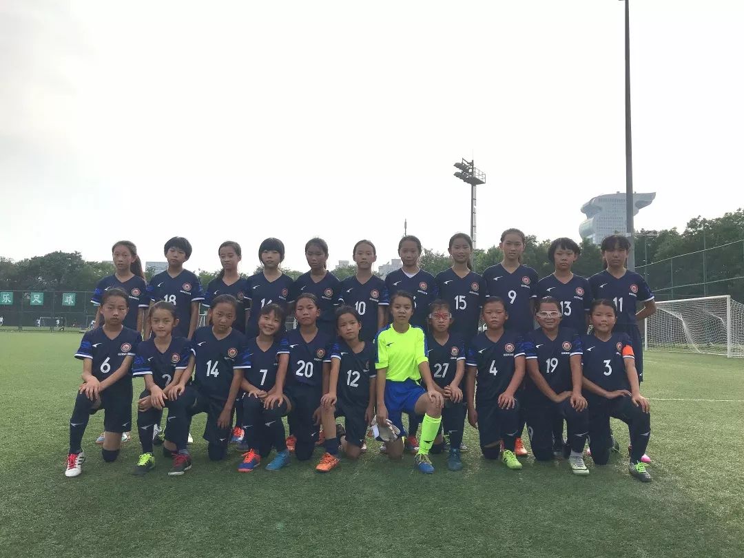 足球小将捧回奖杯,首秀收获三个五星好评