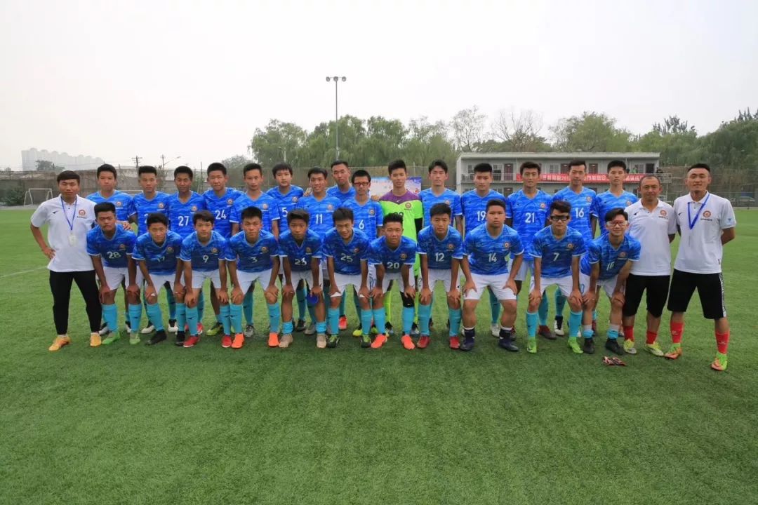 足球小将捧回奖杯,首秀收获三个五星好评