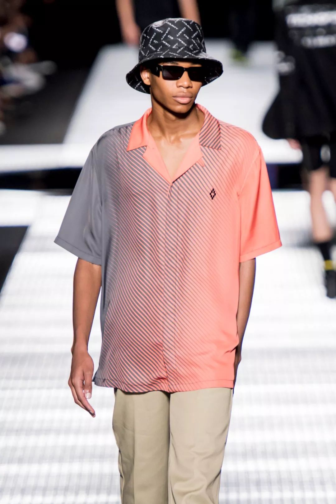 20年春夏男装流行色,2020国际服装春夏男装色彩配比