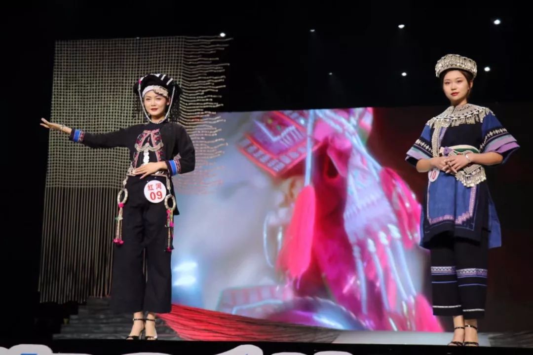 德宏五种少数民族服饰走秀音乐,云南少数民族服饰秀