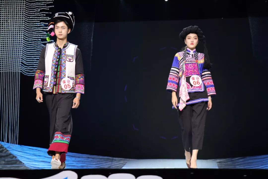 德宏五种少数民族服饰走秀音乐,云南少数民族服饰秀