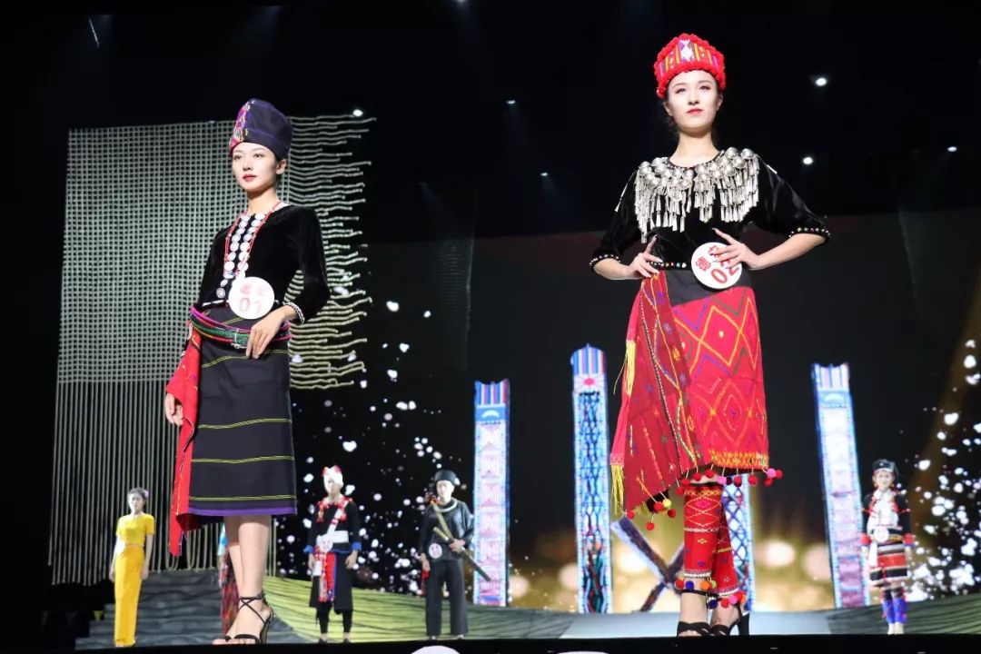 德宏五种少数民族服饰走秀音乐,云南少数民族服饰秀