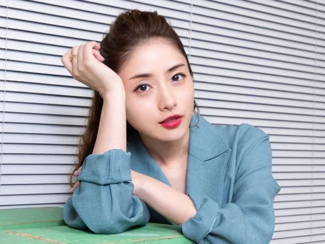 从无人问津到红遍全国的女人,从无人问津到大红大紫完整版