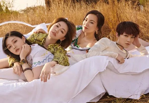 被虚假友情蒙蔽的“绿叶妹”，如今事业开挂反成“真公主”