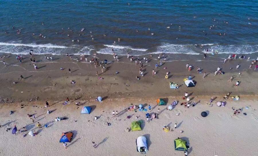 对烟台人来说，不洗海澡（xiajiaozi）就不算过夏天