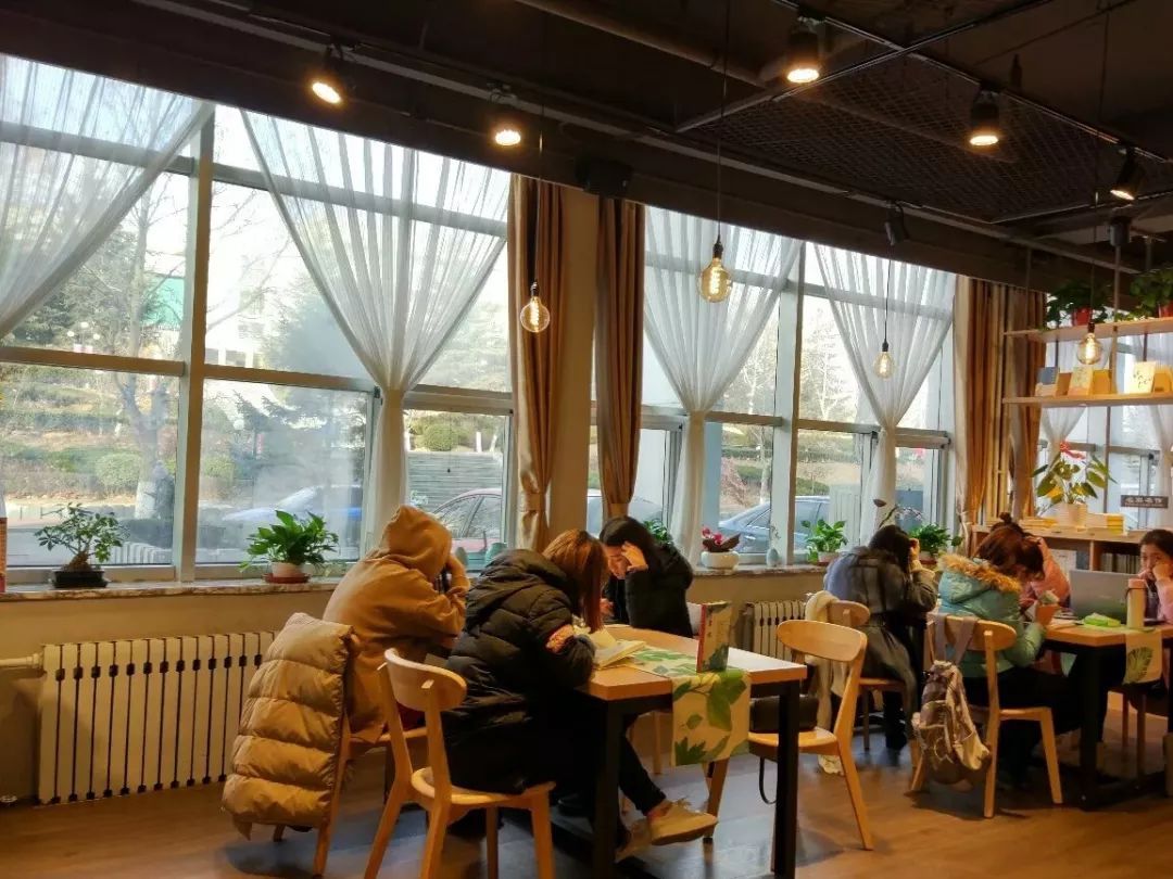 都上央视了！大学校园书店怎么突然这么火？