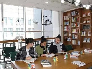 都上央视了！大学校园书店怎么突然这么火？