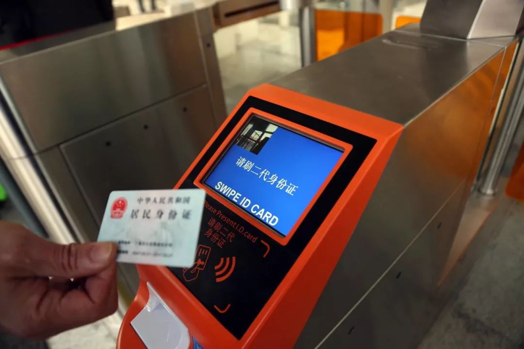 人上车了东西落在高铁站怎么办,行李落在高铁上怎么办