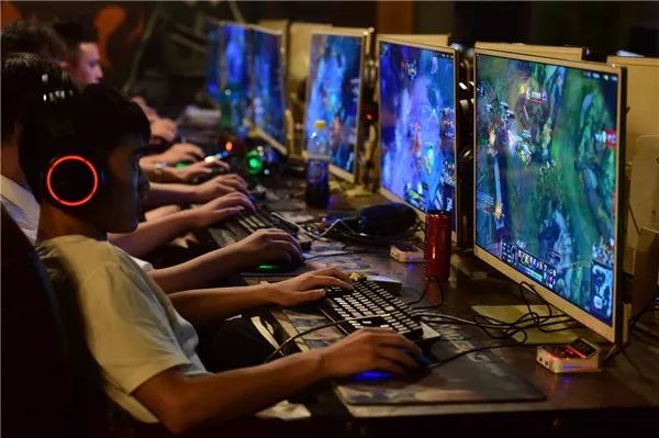 佛山挂起今年首个台风预警!不文明交通行为票选第一的竟是…|听佛山