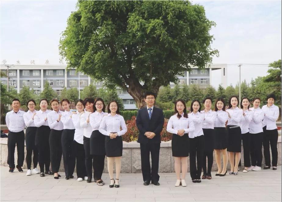 徜徉在美丽的金平湖畔,徜徉在北大校园