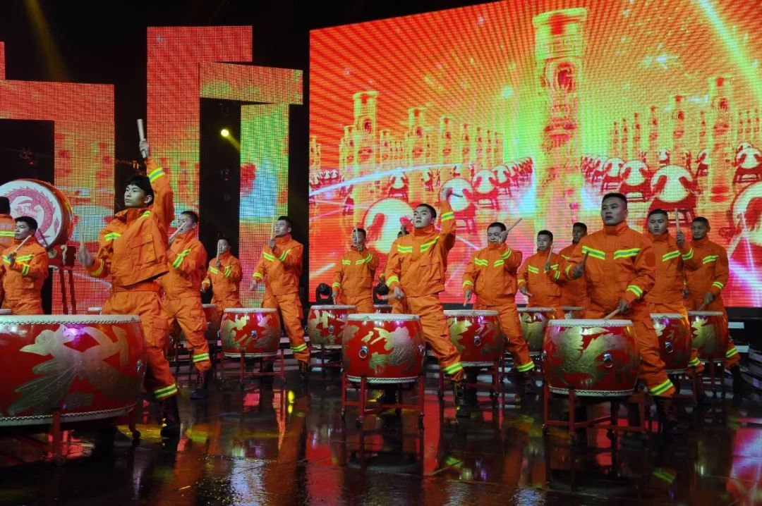 战鼓擂起来龙舟划起来,战鼓擂起号角吹响