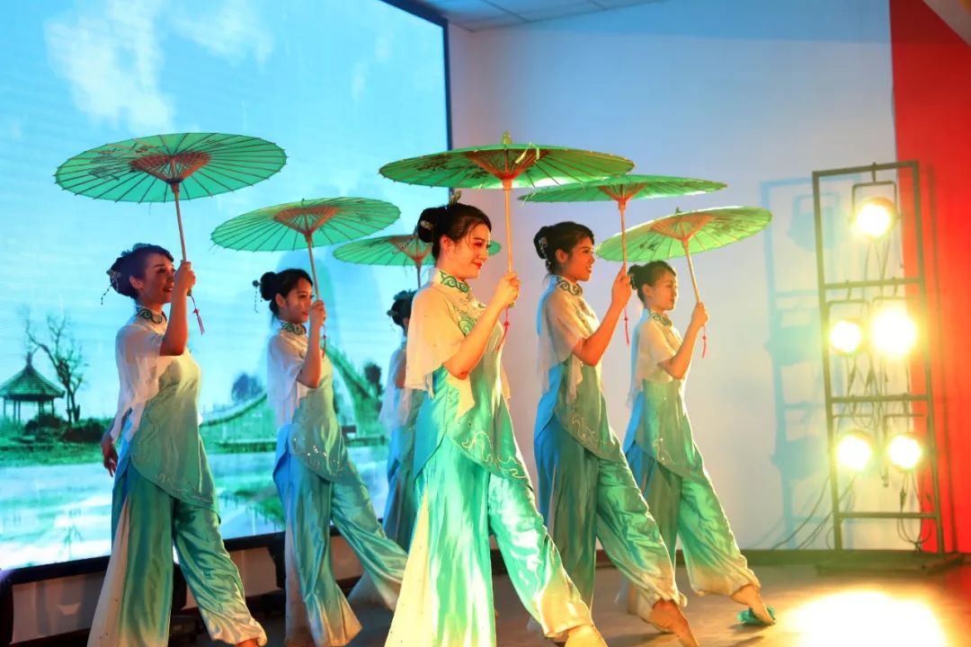 精彩不容错过广场舞36步,精彩表演不容错过