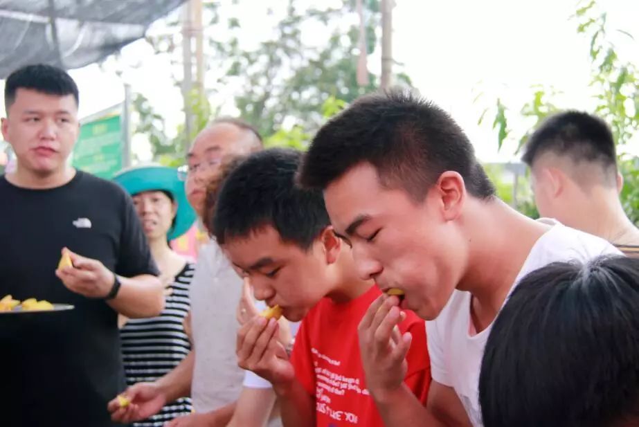 购购购！今天这里超热闹