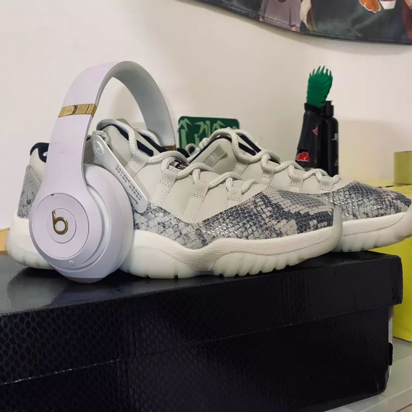 aj1和yeezy满天星,aj和yeezy哪个更容易受欢迎