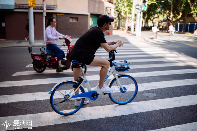 腾龙sp35mm1.4镜身是金属的,腾龙sp17-50mmf2.8镜头