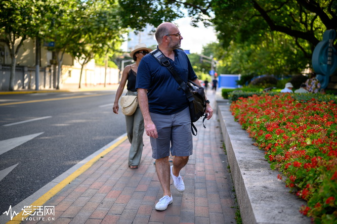 腾龙sp35mm1.4镜身是金属的,腾龙sp17-50mmf2.8镜头