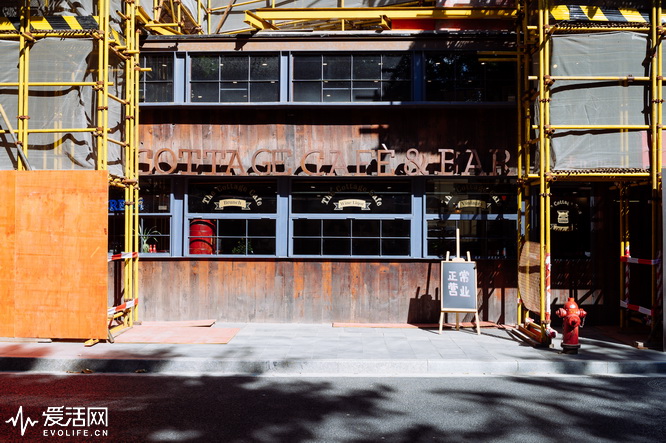 腾龙sp35mm1.4镜身是金属的,腾龙sp17-50mmf2.8镜头