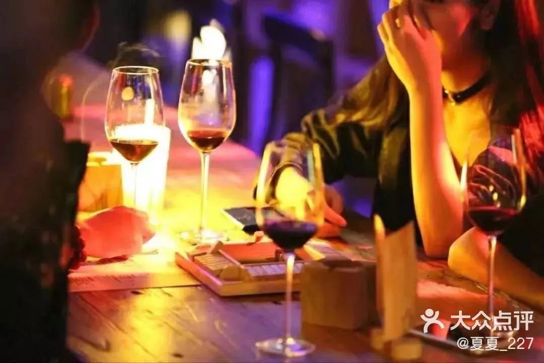 胡桃里里水嘉洲广场开业大吉,胡桃里里水店音乐酒馆优惠团购