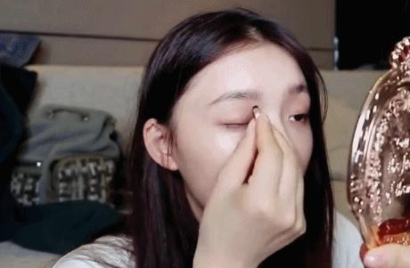 宋祖儿画猫眼妆,宋祖儿用口水画三角眼影