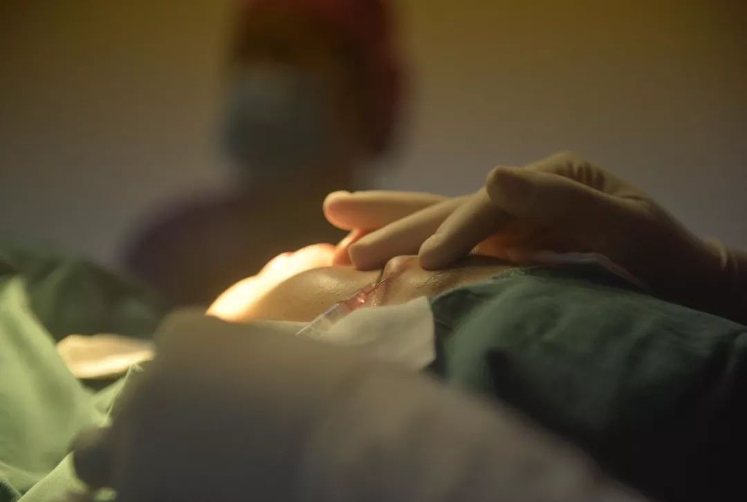 如何看待整容成为开学礼物,整容成了开学礼