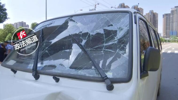 厦门老人过马路被撞身亡,74岁老太躺道闸下被撞身亡后续