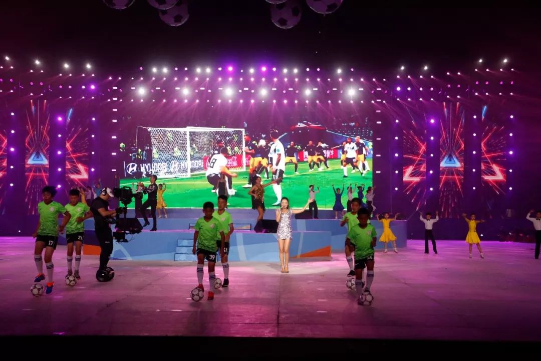 2019世界青少年足球赛开幕式,中国代表团集体出战太燃了跆拳道