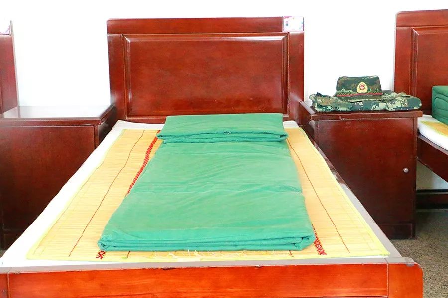 军被叠不好一定会被扔吗,军被是新的好叠还是旧的好叠