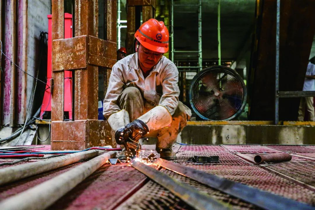 十二时辰工地,建筑工人的十二时辰