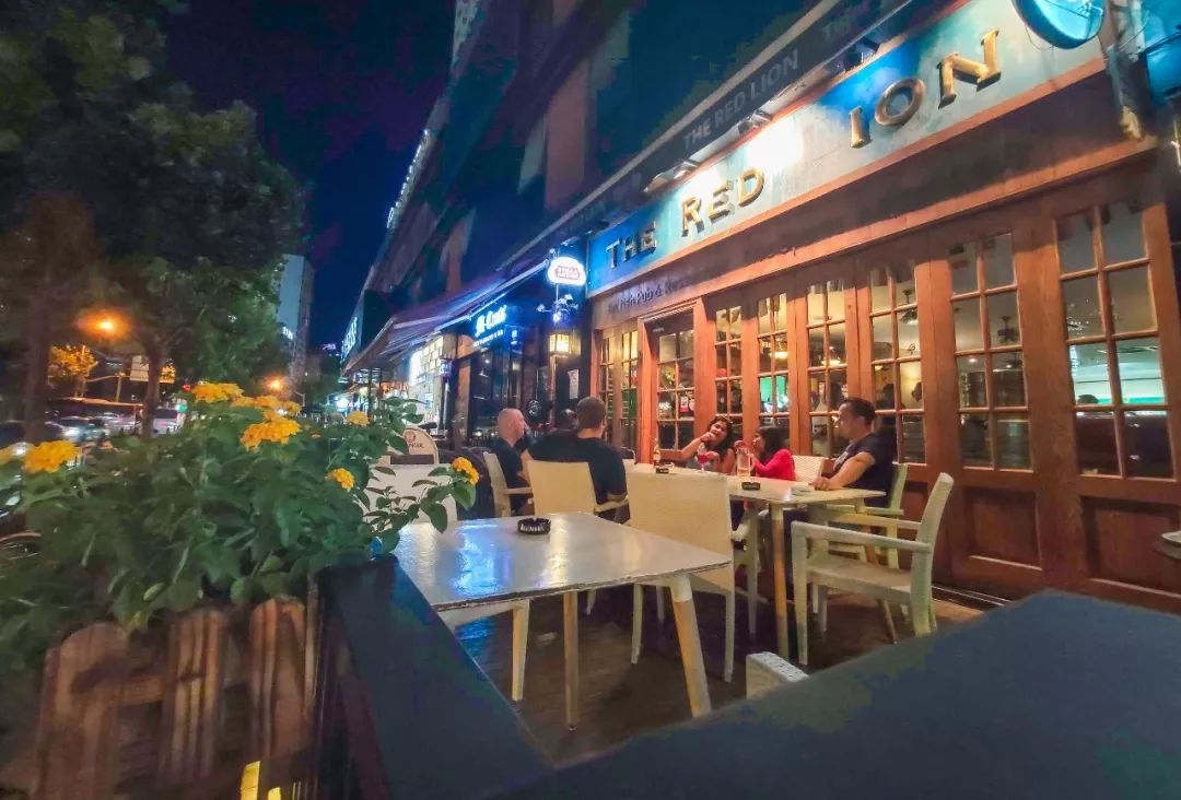 【居行】酒吧/轰趴/密室，陆家嘴隐藏的宝藏“后街”，约吗？